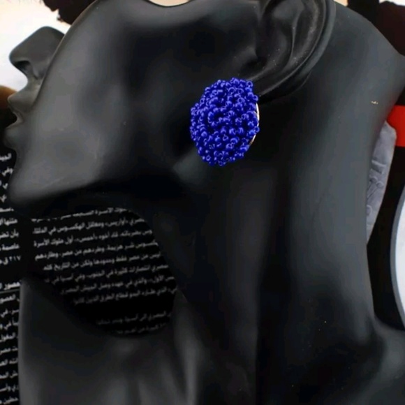 Sophia stud earrings - Picture 3 of 3